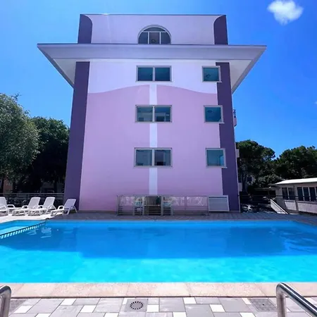 Relax By The Pool-beahost 아파트 비비오네